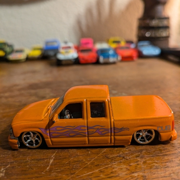 2000 Chevrolet Silverado Jada Orange Toy Truck with Purple Flames - Picture 1 of 8